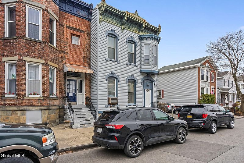 3rd image of 2128 3rd Avenue