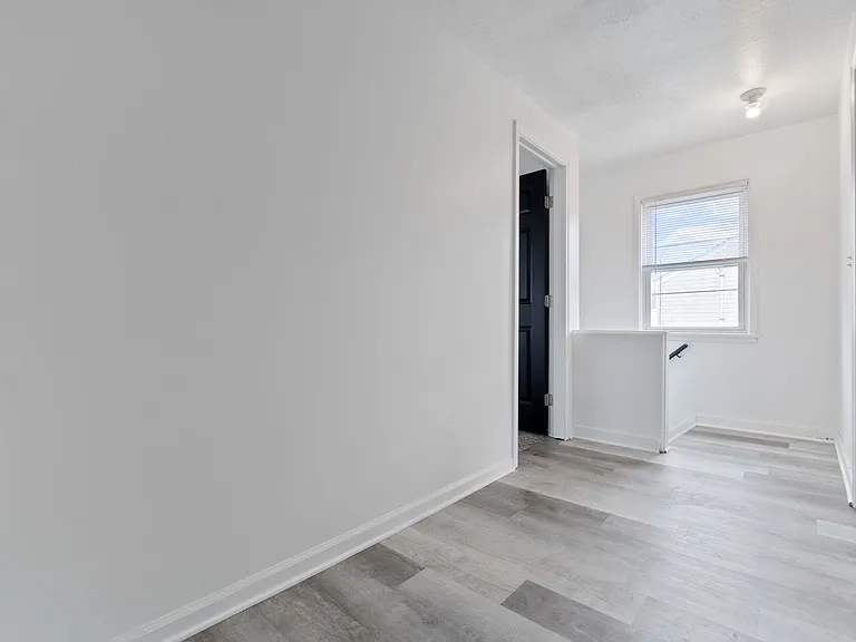 30 Midland Heights Cir E — Photo 8