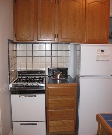 Kitchen w. gas stove