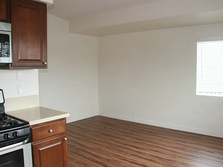 250 N 11th St #B — Photo 12