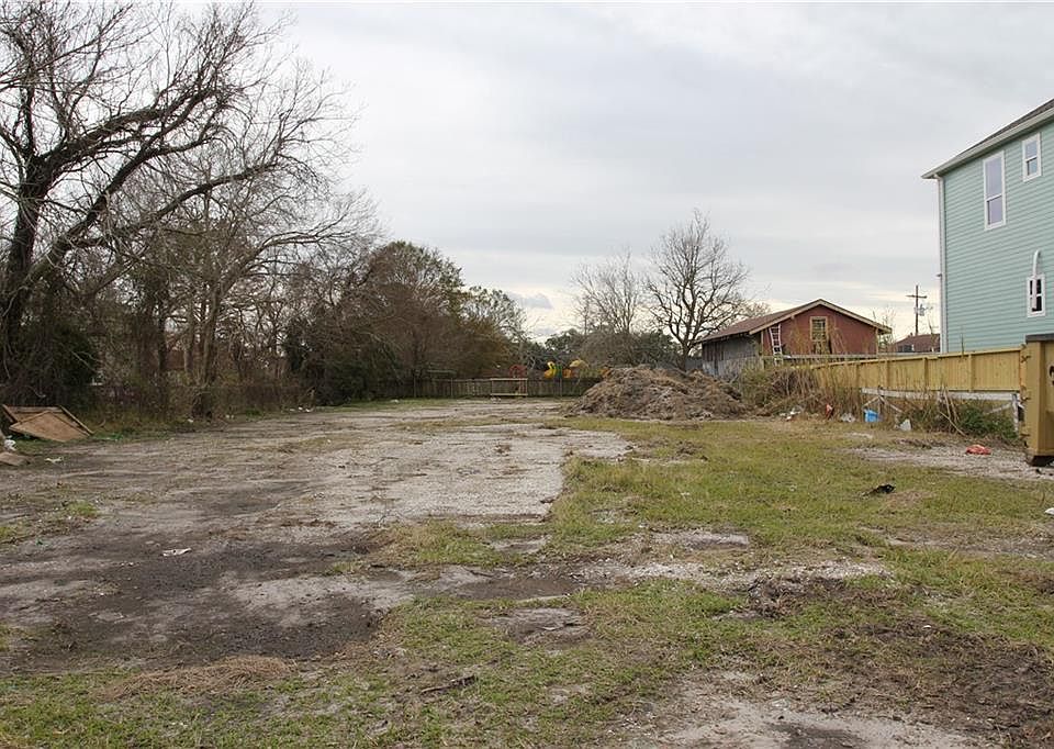 2nd image of 10948 Hayne Blvd