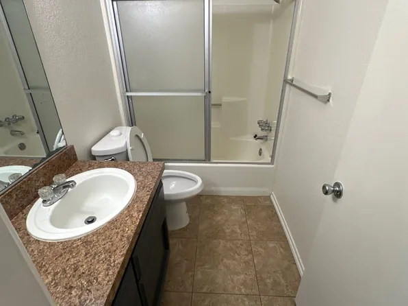2813 Villalovos Ct., 2813 Villalovos Ct APT 3, Bakersfield, CA 93304