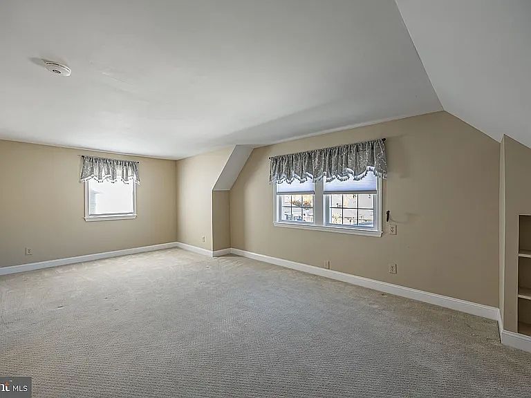 1st image of 1243 Linden Ave Floor 2