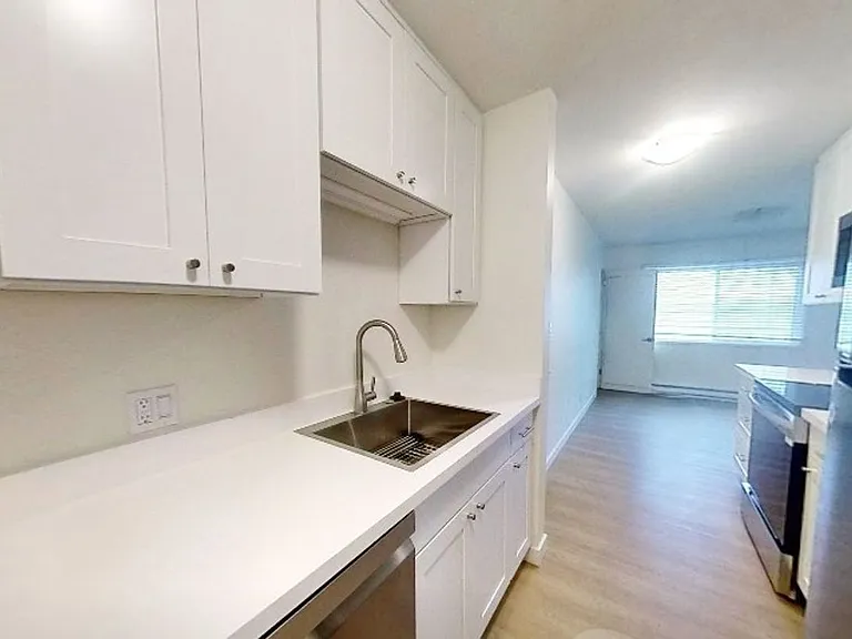 490 S State St — Photo 16