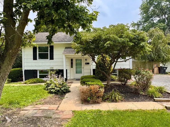 208 Chestnut Rd, West Grove, PA 19390