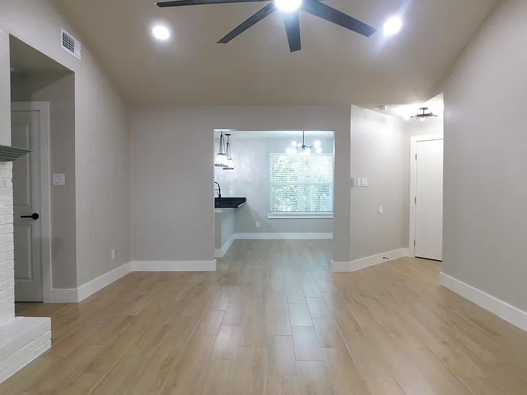 404 Woodson Cir — Photo 5