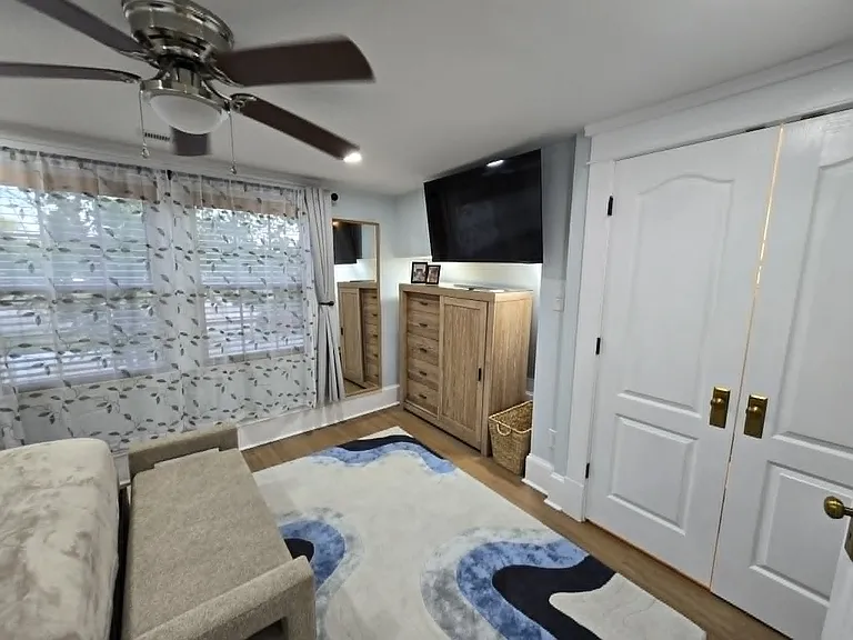 301 E Leicester Ave — Photo 16