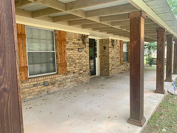 Plenty of porch room!