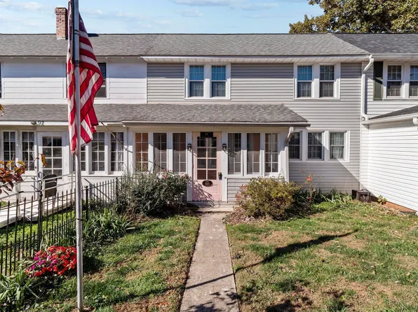 90 Maple St, Badin, NC 28009