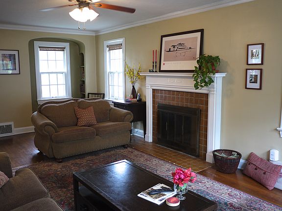 Living Room (View 2)