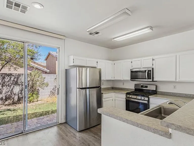 2520 Bottle Palm Ct — Photo 9