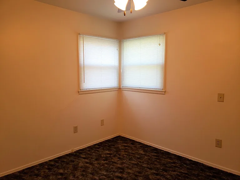 431 S Custer Ave — Photo 4