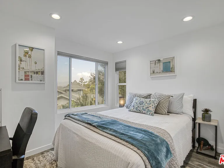 4110 Vanetta Pl — Photo 32