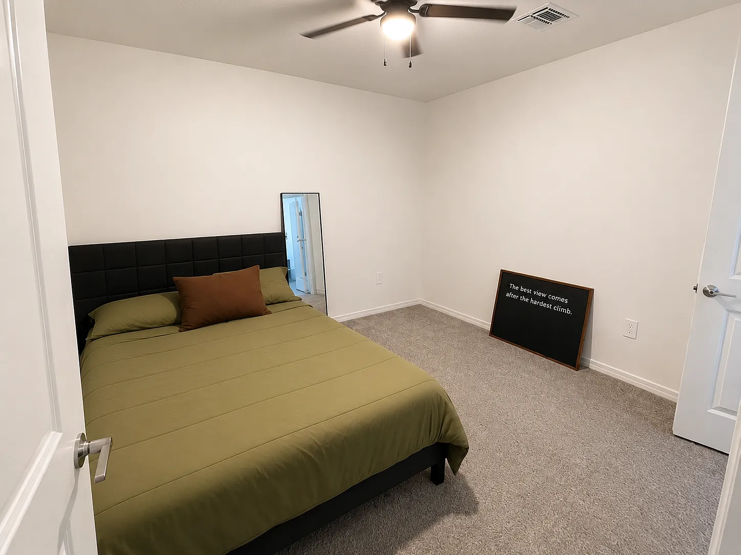 4 bed, 2023 sqft, $800 — Photo 2