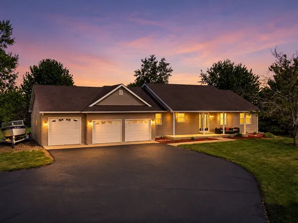 545 Kreuziger Rd, Roberts, WI 54023