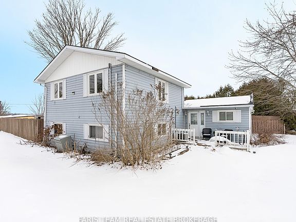 3rd image of 1008 Rainbow Valley Rd W