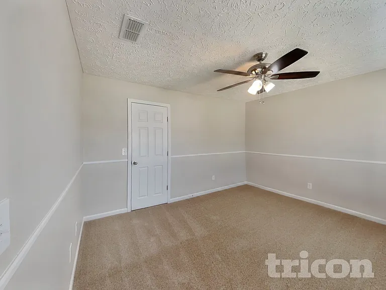 2037 Red Jacket Trce — Photo 11
