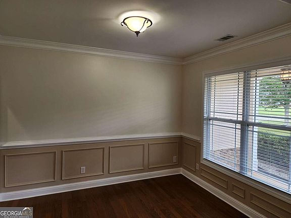 3rd image of 1516 Maddox Ln
