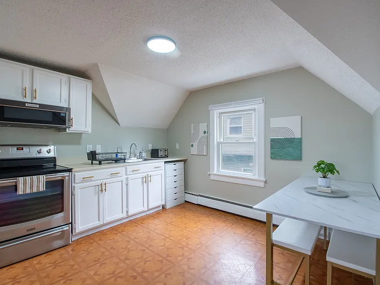 312-314 Franklin St #3 — Photo 7
