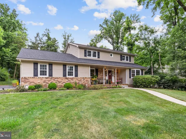 4 Holly Dr, New Cumberland, PA 17070