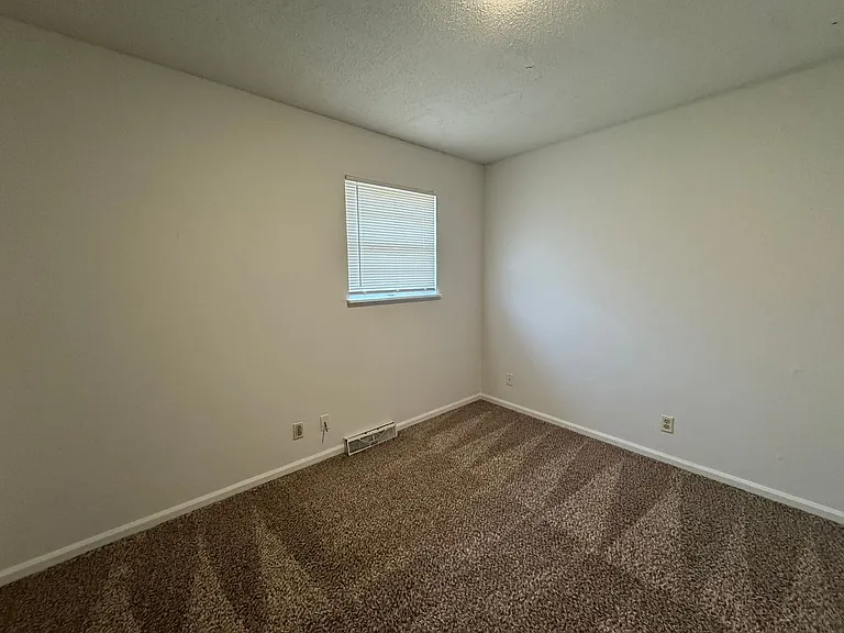 560 N East Park Ln — Photo 27