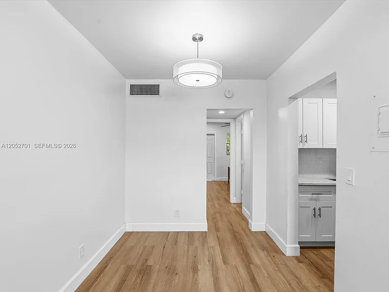 230 SW 11th Ave #8 — Photo 9