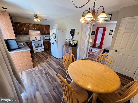 4th image of 102 Garrett Cir