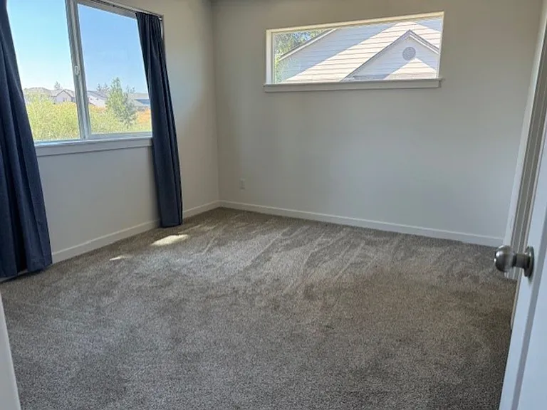 639 SE Reed Market Rd #2 — Photo 9