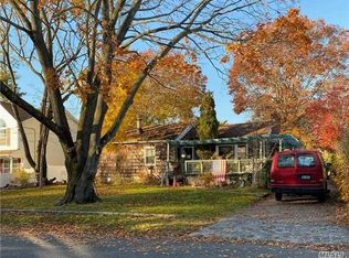 571 Lakeway Dr, West Babylon, NY 11704