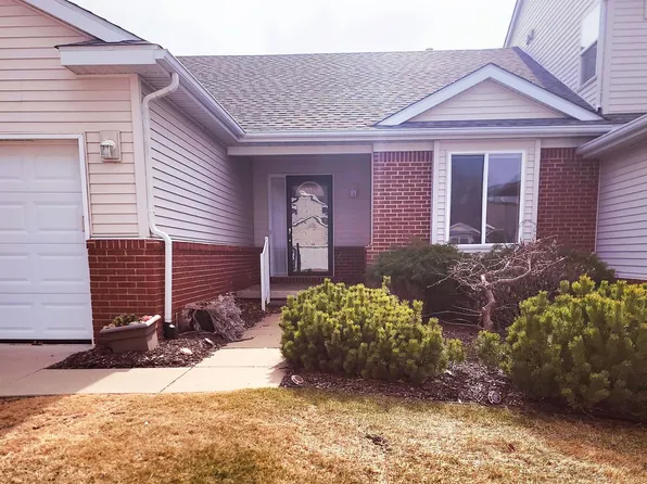 994 Yarrow, Howell, MI 48843