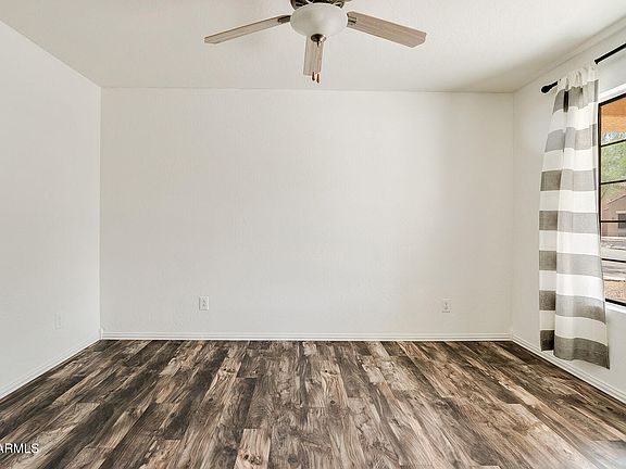 3rd image of 328 W SETTLERS Trail