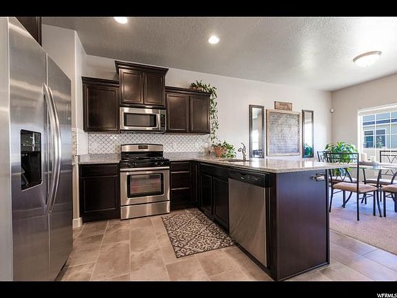 4th image of 1602 N Venetian Way