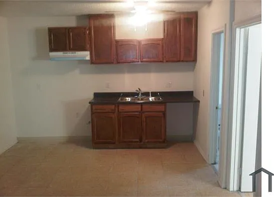 1037 E 7th St #3 — Photo 6