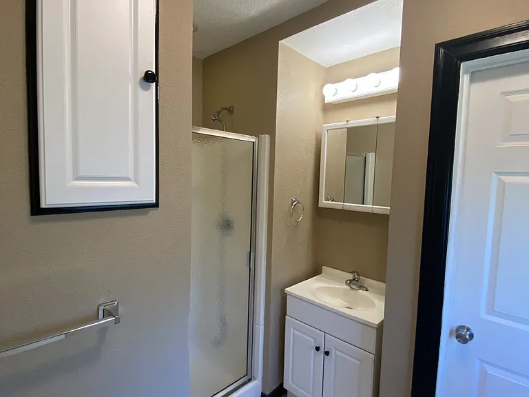 3901 Willbert Rd — Photo 31