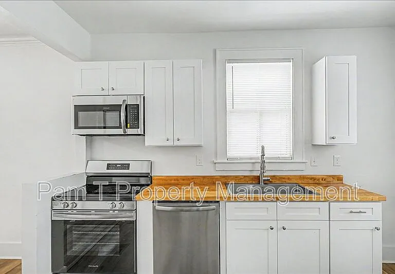 613 W 39th St #A — Photo 13