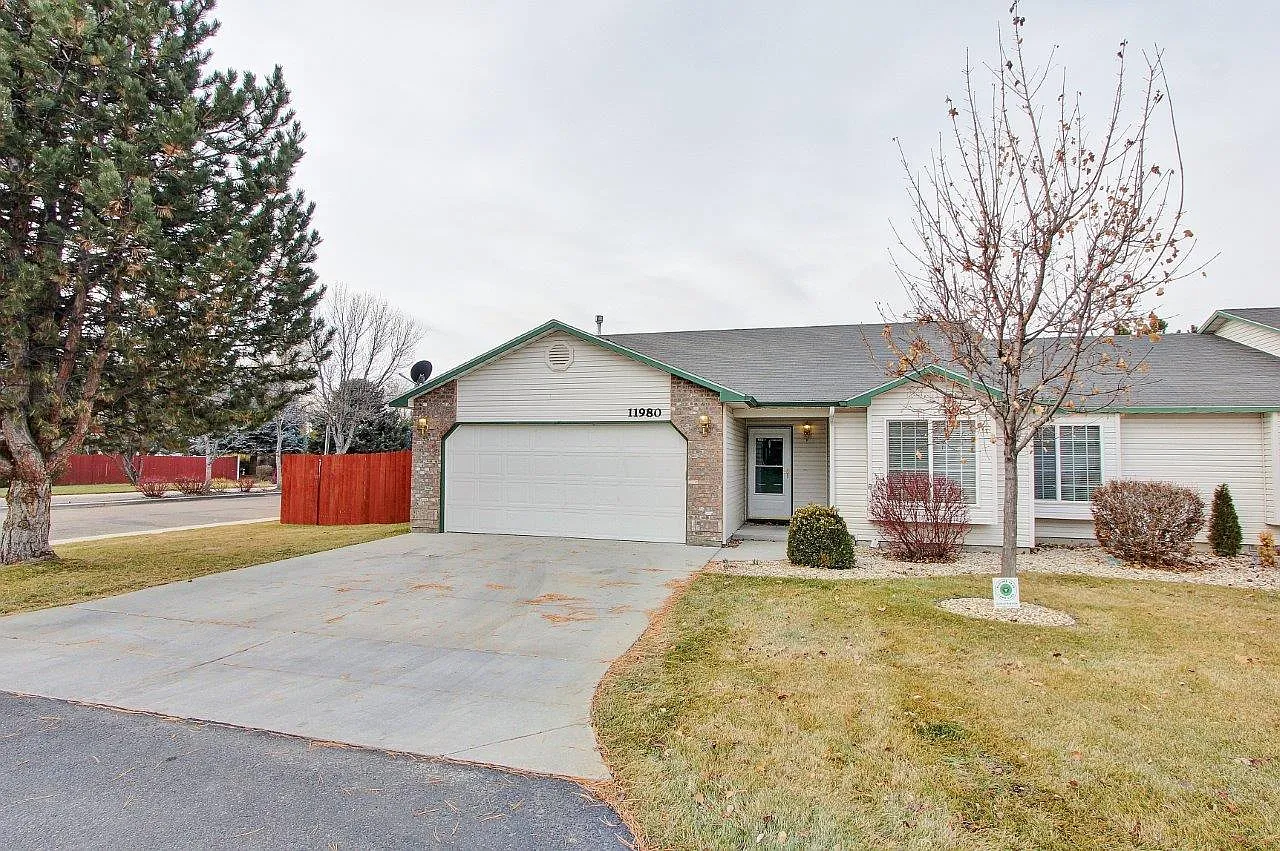 3 bed, 1268 sqft, $1,850 — Photo 1