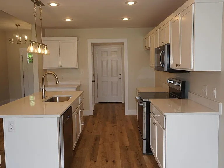 1814 N Oak St — Photo 8