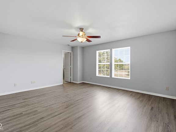 3rd image of 1655 Carriage Cir