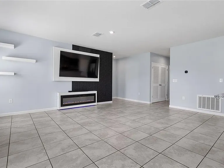 1582 Finnigan Cir — Photo 6