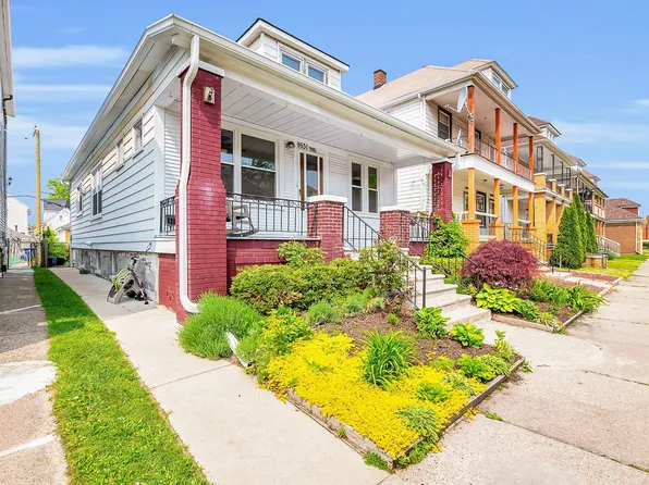 9531 Charest St, Hamtramck, MI 48212