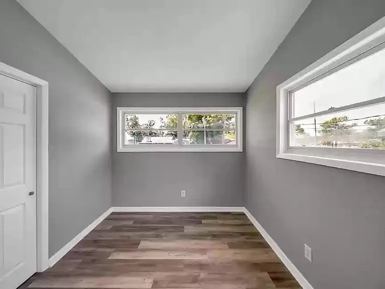 360 Chicago Ave — Photo 15
