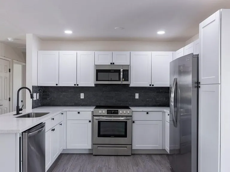 719 E Fillmore St — Photo 6