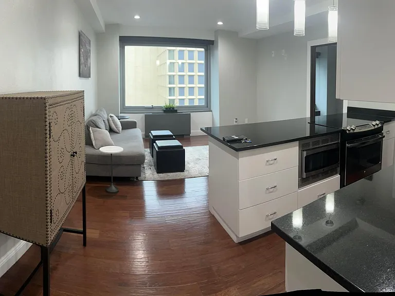 320 Fort Duquesne Blvd #17-O — Photo 5