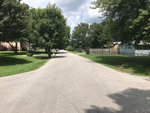 5th image of 16000 Valentine Ave
