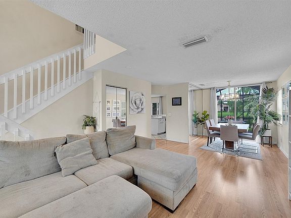 5th image of 10679 NW 12th Manor