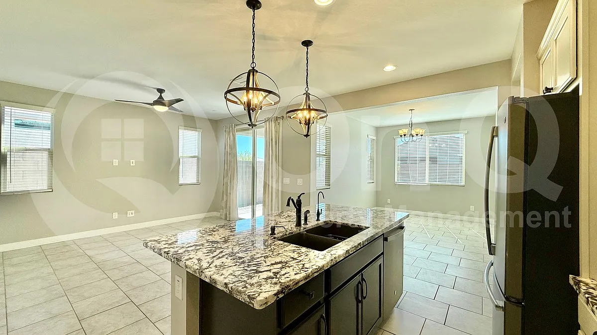 2 bed, 2.0 bath, 1361 sqft, $1,799 — Photo 4