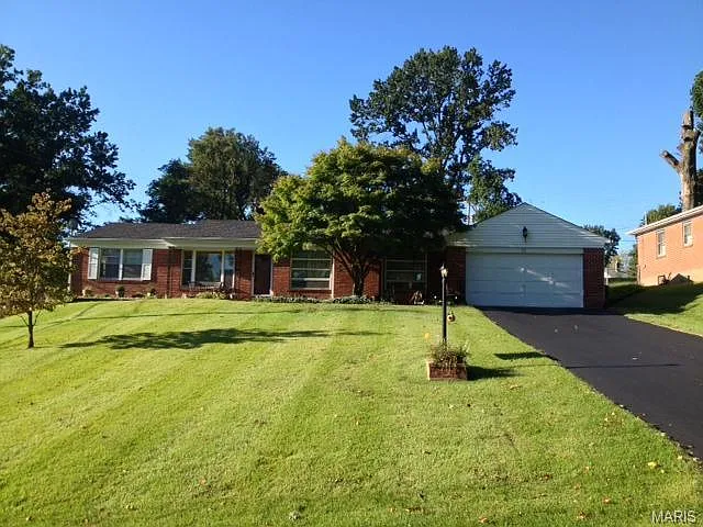 16 Cardigan Dr photo 1