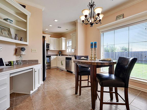 4th image of 402 Quiet Meadows Cir
