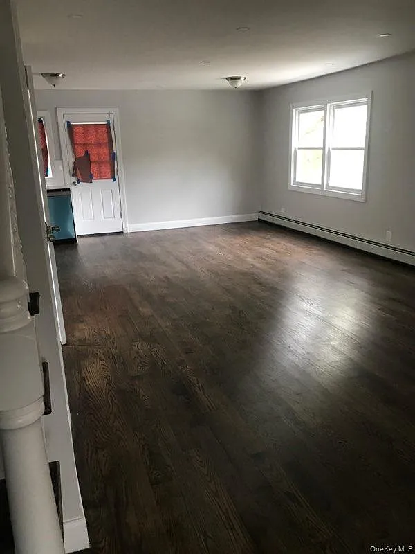 3 bed, 1.5 bath, 1156 sqft, $3,200 — Photo 3
