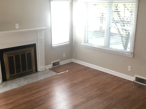 822 Neff Rd #822, Grosse Pointe, MI 48230